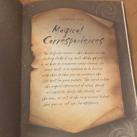 Blue Witch's Journal with charms, spells, potions and enchantments - Picture 5 of 7